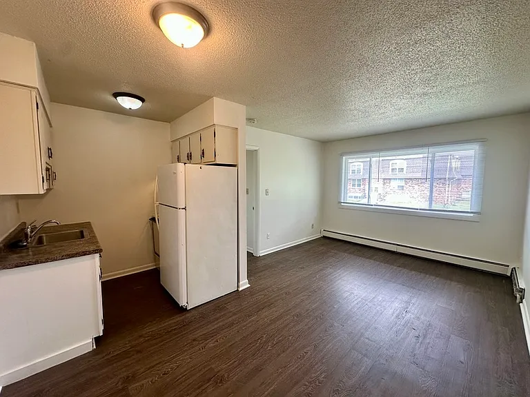 1465 Meadowview Dr #5 — Photo 2