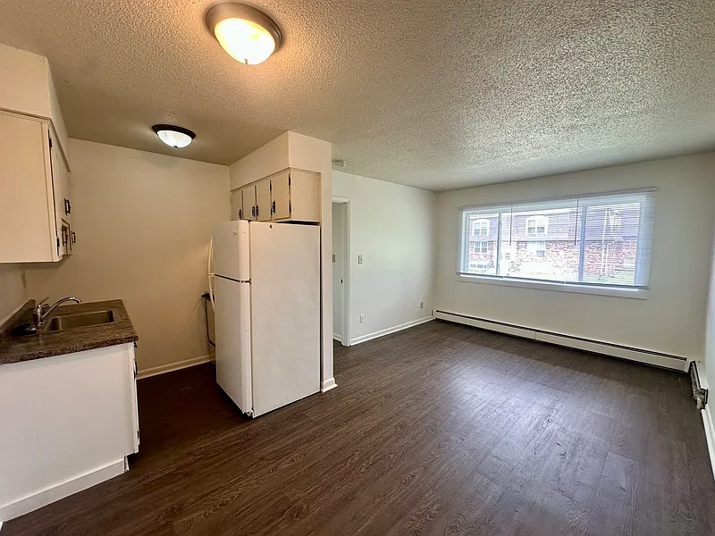 Building Photo - 1465 Meadowview Dr #5