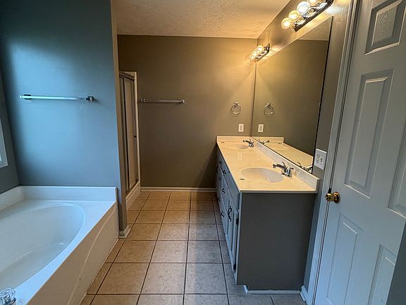 5th image of 436 Dorchester Pl