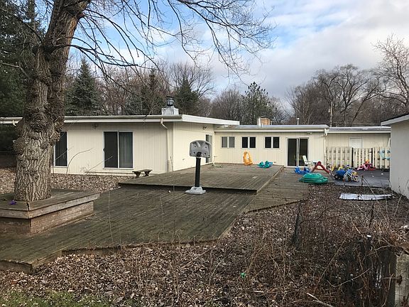 5th image of 15877 W Woodbine Cir