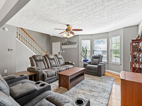 3rd image of 660 Graftons Mill Ln