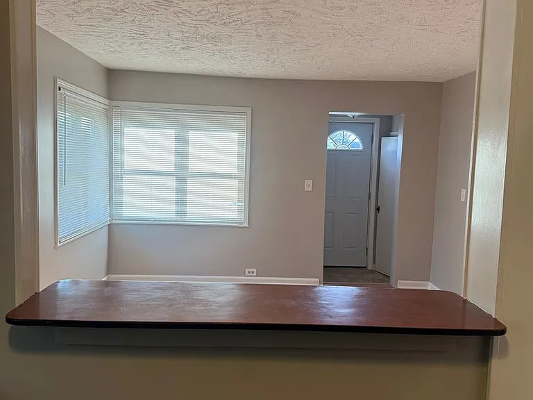 300 N Highland Ave — Photo 11