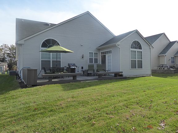 5th image of 327 Damiano Way