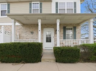 39 Freesia Dr, Romeoville, IL 60446