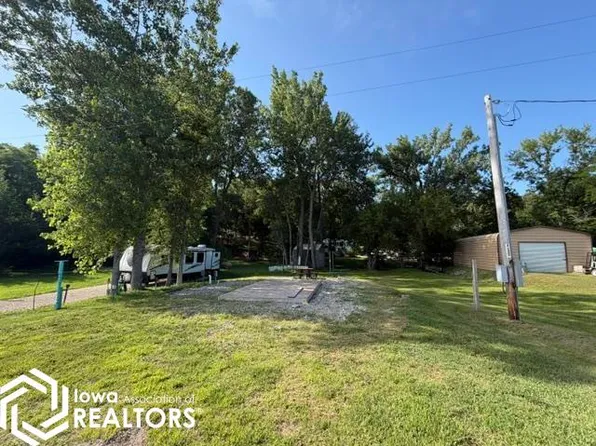 5094 County Public Rd, Brooklyn, IA 52211