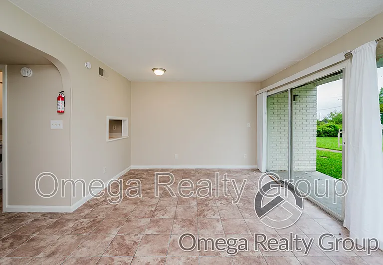 Camelot Apartments — Photo 29