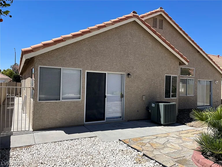 1316 Royal Creek Ct — Photo 25