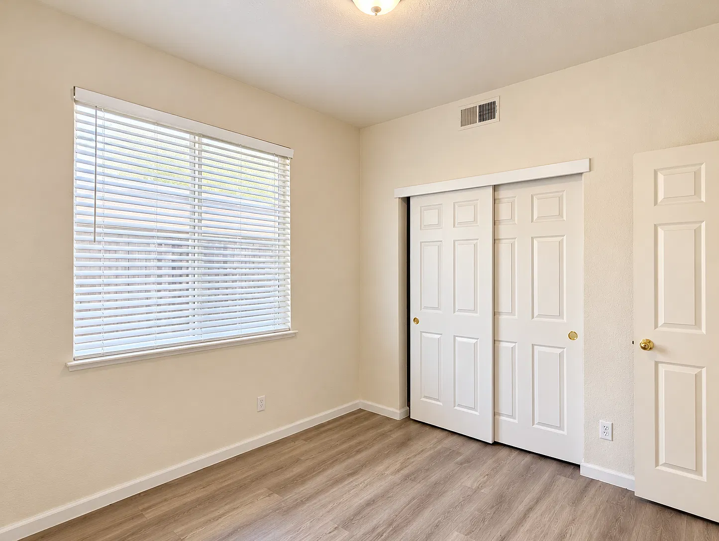 4 bed, 2350 sqft, $3,295 — Photo 3