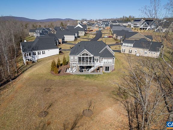 3rd image of 835 Burleigh Ct