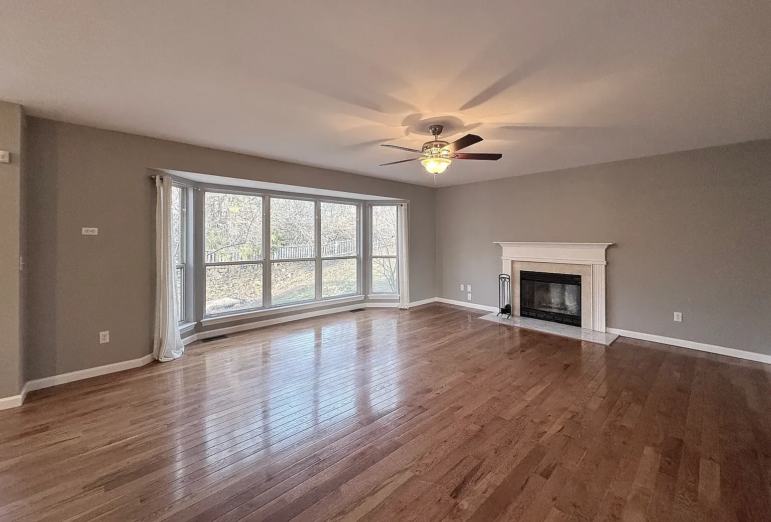 4 bed, 2244 sqft, $2,900 — Photo 2