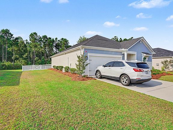 3rd image of 812 Sandy Side Dr.