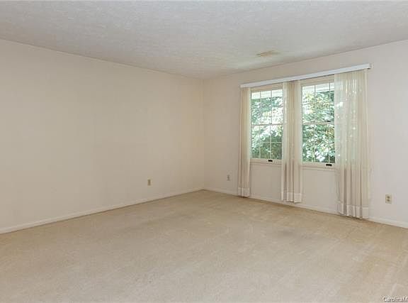 5th image of 120 Woodlawn Ave