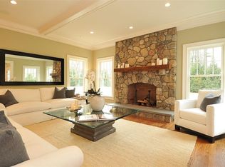 11 Skyview Ln, New Canaan, CT 06840