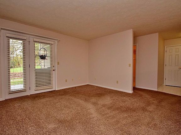 5th image of Aspen Glen Dr