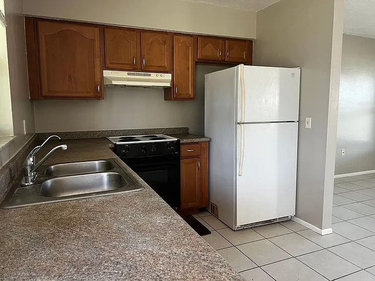 558 Briarwood Rd — Photo 5