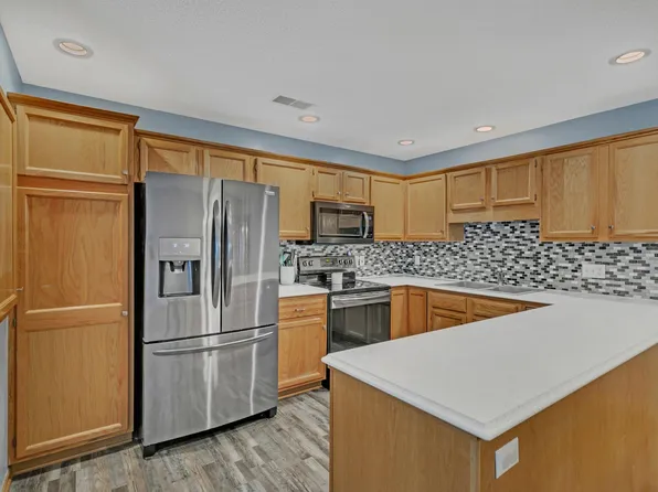 1033 Prairie View Dr SW, Hutchinson, MN 55350