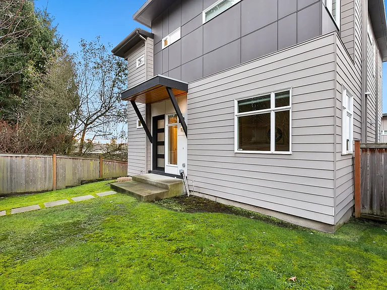 11214 NE 68th St — Photo 7