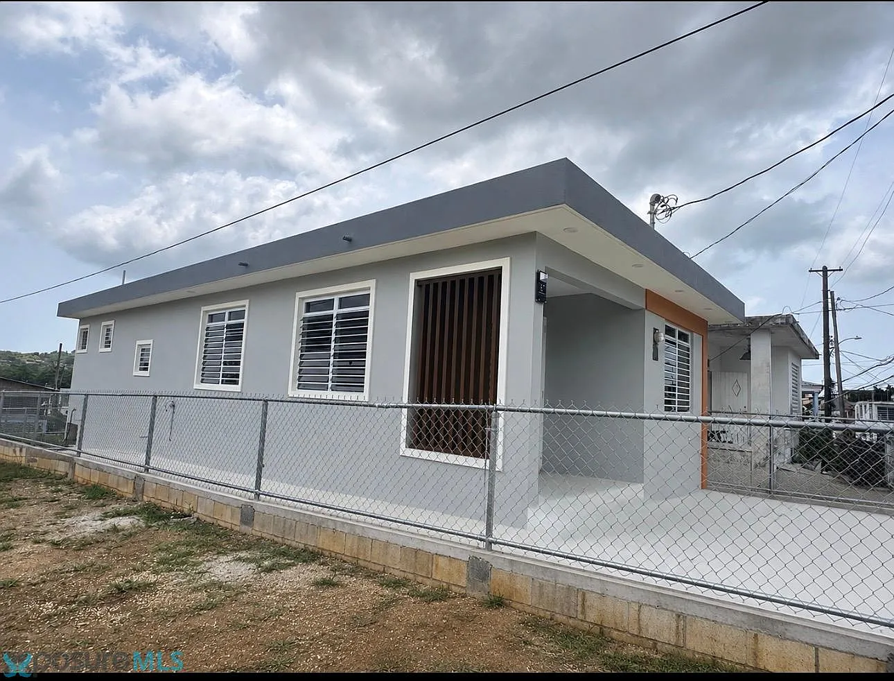 3 bed, 1.0 bath, 1200 sqft, $1,200 — Photo 2