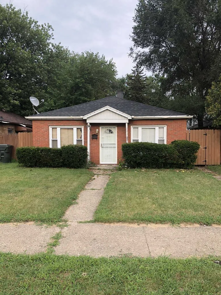 14817 Langley Ave photo 1