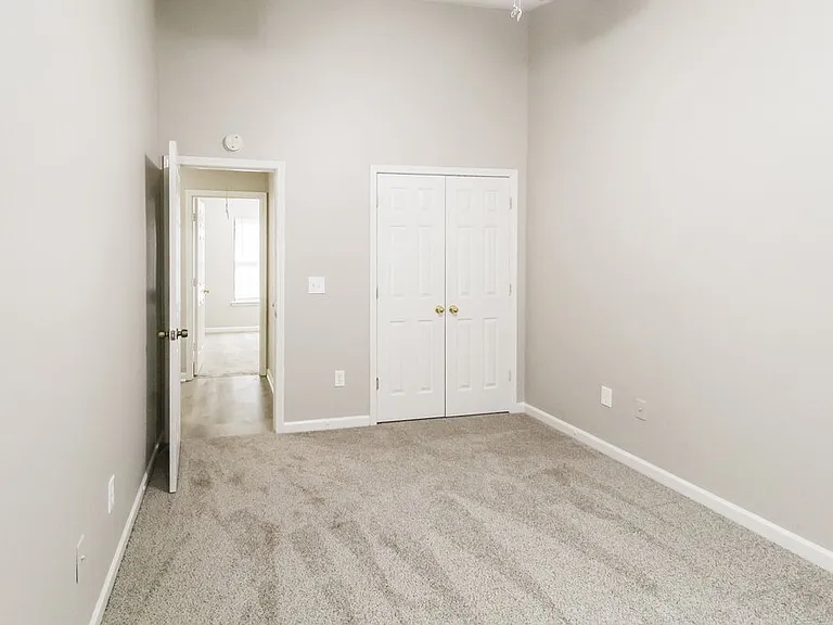 401 Kendall Ln — Photo 14