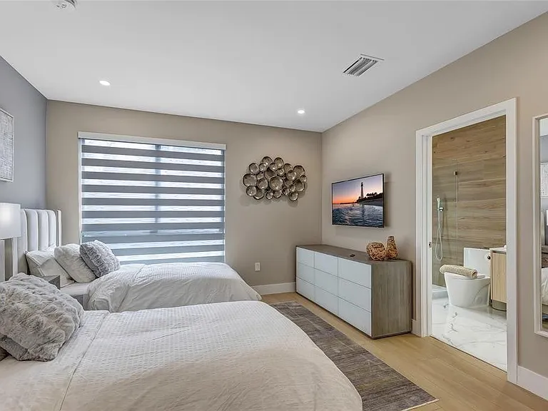 811 SW 10th Ter — Photo 32