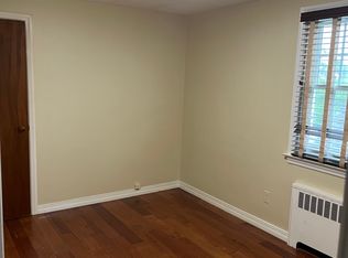 986 N 1st St #2, New Hyde Park, NY 11040