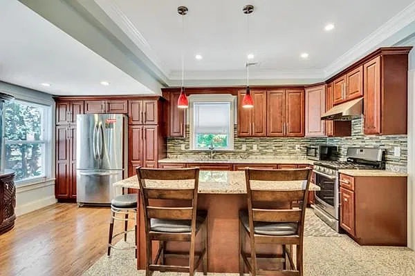 7 bed, 1800 sqft, $6,000 — Photo 1
