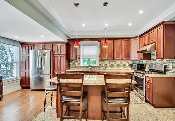 5th image of 32 Sumner St #2