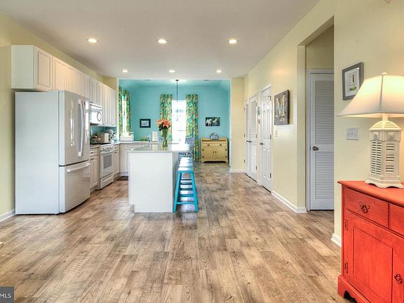 3rd image of 51 Hornblower Dr