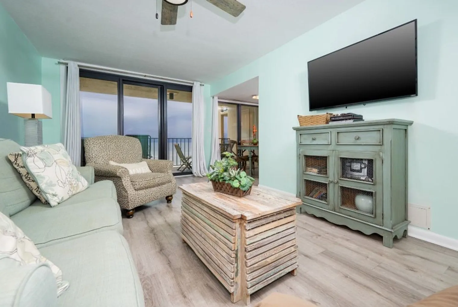 1 bed, 1.0 bath, 678 sqft, $3,999 — Photo 1