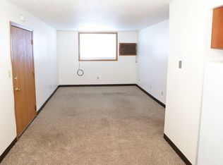 Colonial Arms, Crookston, MN 56716