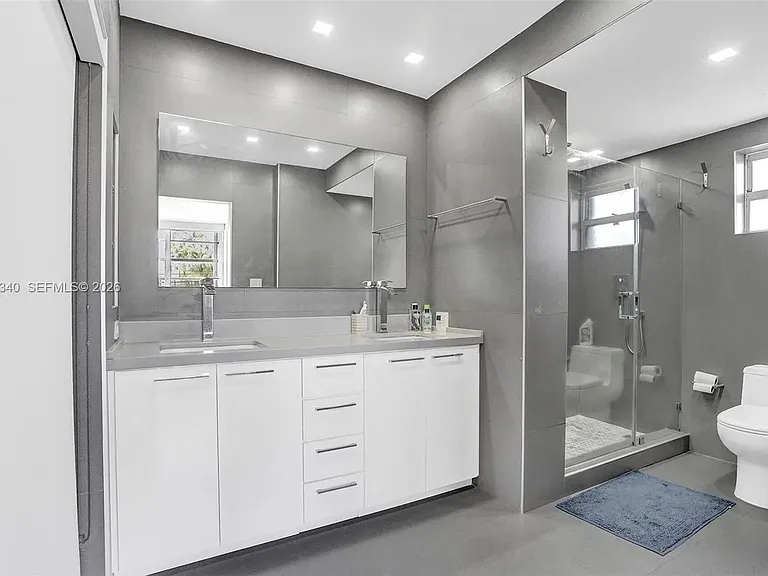 9180 W Bay Harbor Dr #2C — Photo 4