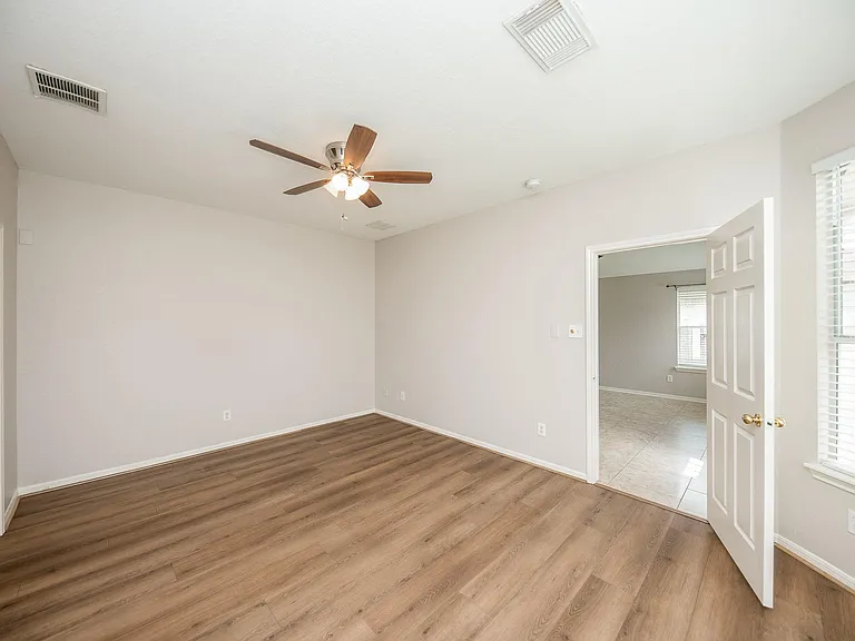 14618 Rochelle Ct — Photo 25