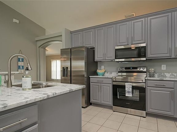 5th image of 2706 NE 6th PL