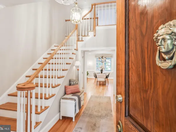 2929 Eddington Ter, Alexandria, VA 22302