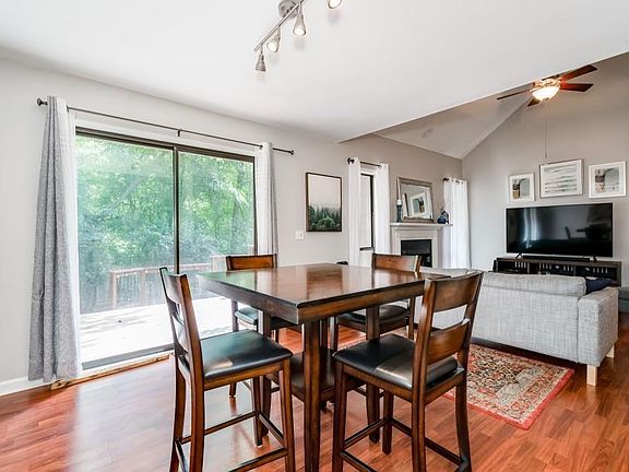 4th image of 1052 Creatwood Cir SE