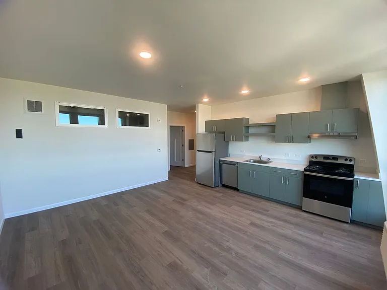 401 UNION — Photo 215