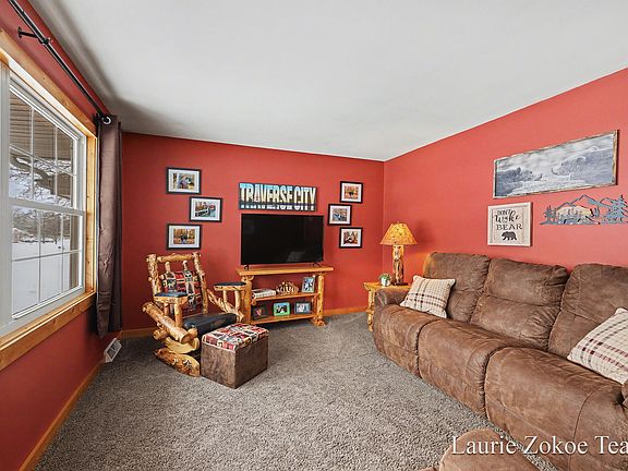 4th image of 111 Ann St