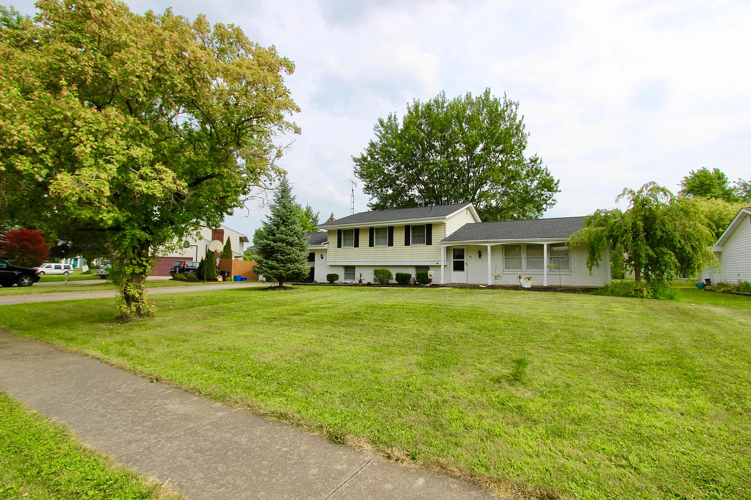 1085 Toulon Ave photo 1