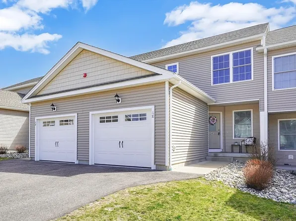 4 Maple View Ln #E, Agawam, MA 01001