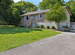 221 Cedar Creek Dr, Mount Juliet, TN 37122