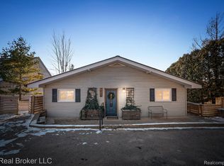 659 Hillwood Dr, White Lake, MI