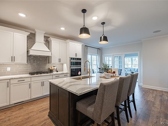 5th image of 10388 Silver Willow Place Gln