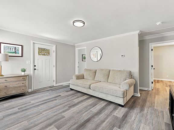 4th image of 709 Brighton Rd
