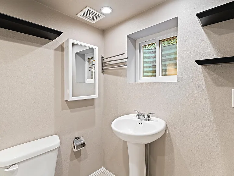 4426 W Irving St — Photo 18