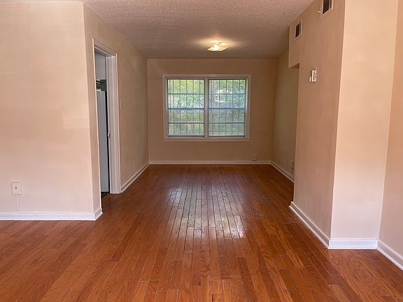 2nd image of 1655 Valley Ave