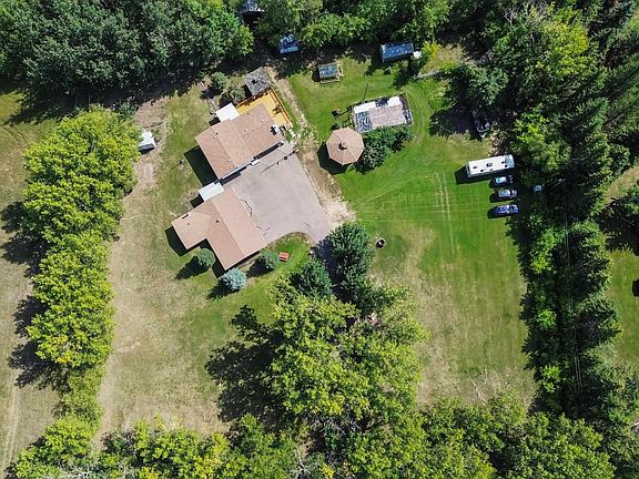 2nd image of 26 Oakwood Dr