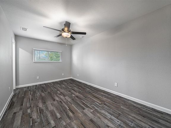 3rd image of 4708 San Jacinto St #1