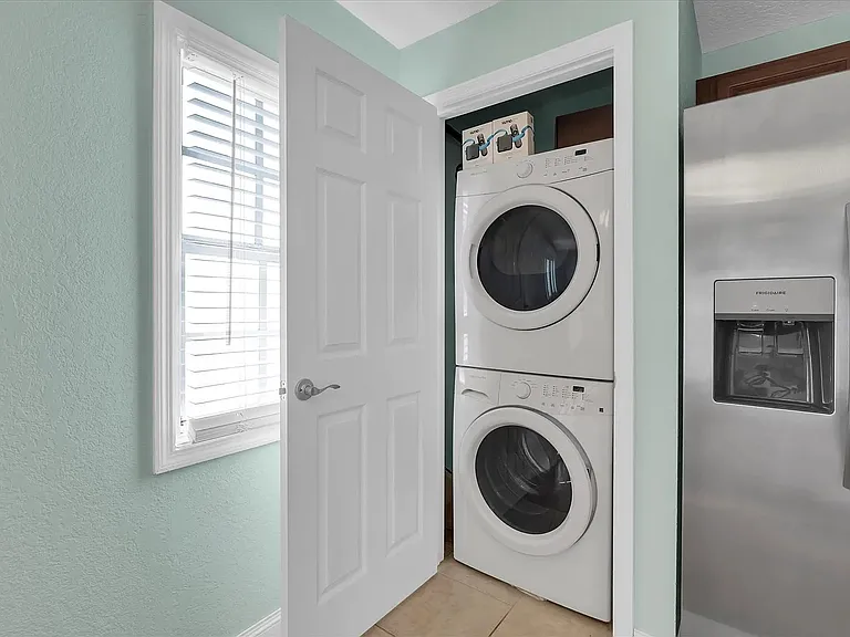 Coquina Key Dr SE — Photo 10