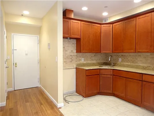 Rented by R New York | media 17